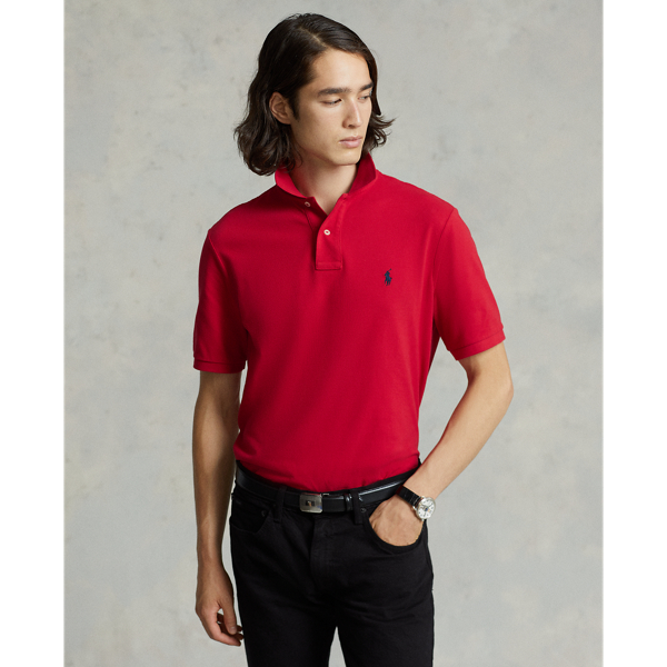 An American style standard since 1972, the Polo shirt has been imitated but never matched. Over the decades, Ralph Lauren Lauren has re-imagined his signature style in a wide array of colours and fits, yet all retain the quality and attention to detail of the iconic original. This version is cut slim through the body and washed for added softness.