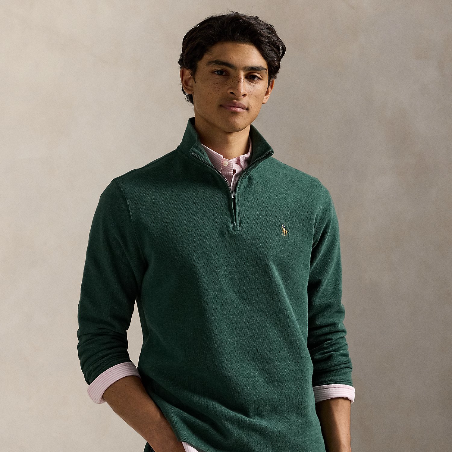 Our Estate-rib fabric gives this pullover a super-soft hand thanks to lightweight cotton, which is both peached and brushed.