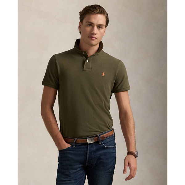An American style standard since 1972, the Polo shirt has been imitated but never matched. Over the decades, Ralph Lauren Lauren has re-imagined his signature style in a wide array of colours and fits, yet all retain the quality and attention to detail of the iconic original. This version is cut slim through the body and washed for added softness.