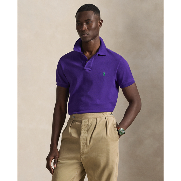 An American style standard since 1972, the Polo shirt has been imitated but never matched. Over the decades, Ralph Lauren Lauren has re-imagined his signature style in a wide array of colours and fits, yet all retain the quality and attention to detail of the iconic original. This version is cut slim through the body and washed for added softness.