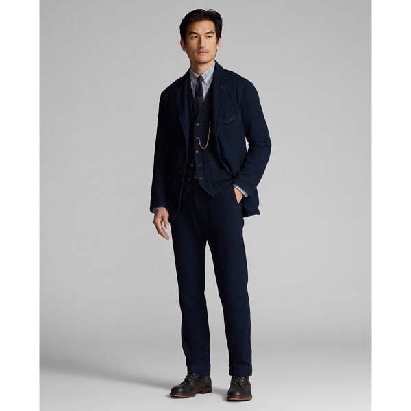 Trim-fitting trousers with a straight leg. Made with Japanese cotton herringbone, which is yarn-dyed with indigo. Side adjusters. Button fly. Corozo buttons.