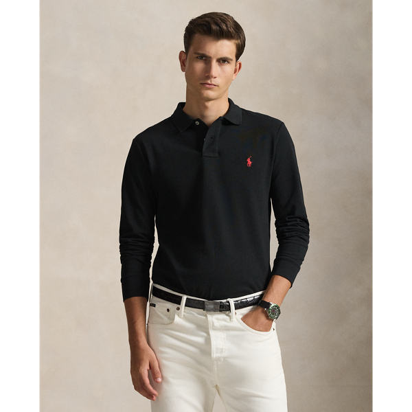 An American style standard since 1972, the Polo shirt has been imitated but never matched. Over the decades, Ralph Lauren Lauren has re-imagined his signature style in a wide array of colours and fits, yet all retain the quality and attention to detail of the iconic original. This version is cut slim through the body and washed for added softness.