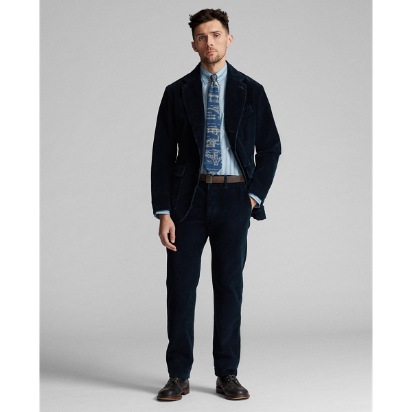 Trim-fitting trousers made with wide-wale cotton corduroy from Japan. Dyed with indigo and washed. Finished with corozo buttons.