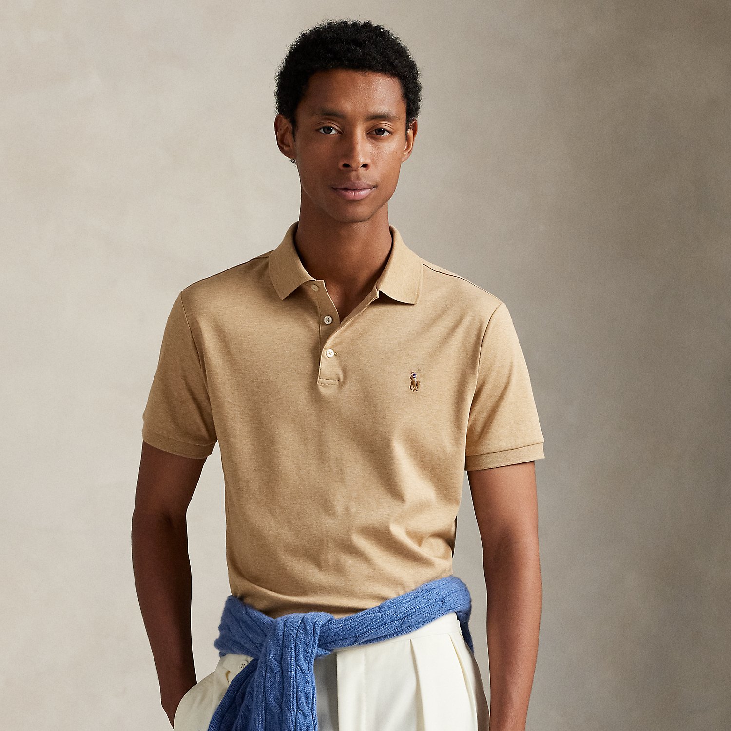 An American style standard since 1972, the Polo shirt has been imitated but never matched. Over the decades, Ralph Lauren Lauren has re-imagined his signature style in a wide array of colours and fits, yet all retain the quality and attention to detail of the iconic original. This trim version is made from luxe cotton interlock, which features an ultra-soft finish.