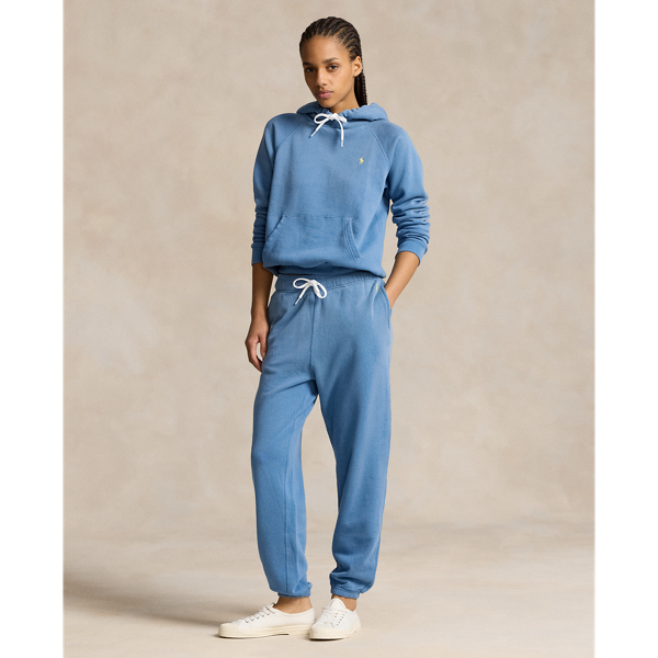 Crafted with loopback fleece and garment-dyed, these athletic trousers are constructed with a slightly relaxed, tapered fit and embroidered with our signature Pony at the hip.