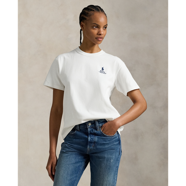 This crewneck T-shirt is made from soft cotton jersey and features our iconic logo printed on the left chest.