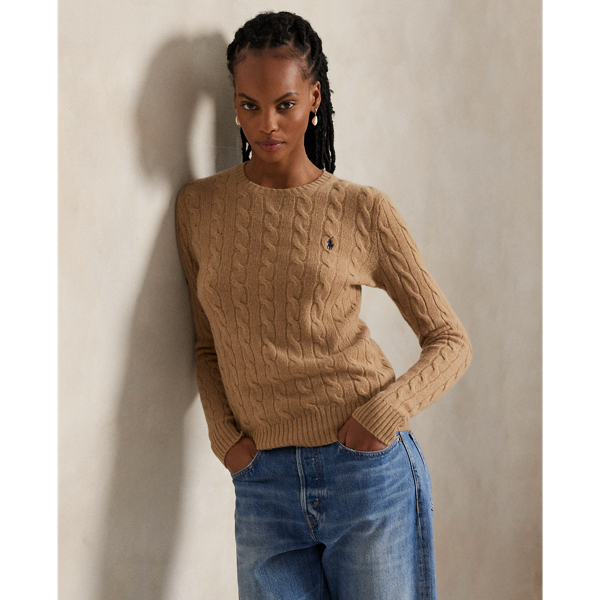 A Polo essential, this slim-fitting crewneck jumper combines a blend of soft Italian wool and cashmere with our signature cable-knit construction.