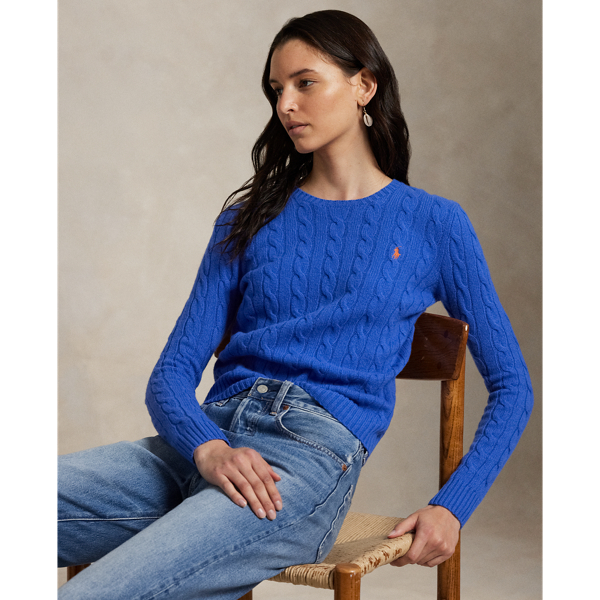 A Polo essential, this slim-fitting crewneck jumper combines a blend of soft Italian wool and cashmere with our signature cable-knit construction.