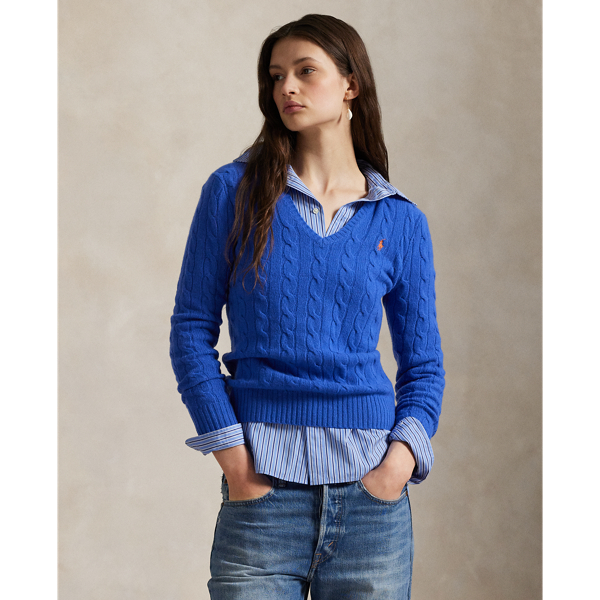 A Polo essential, this slim-fitting V-neck jumper combines a blend of soft Italian wool and cashmere with our signature cable-knit construction.