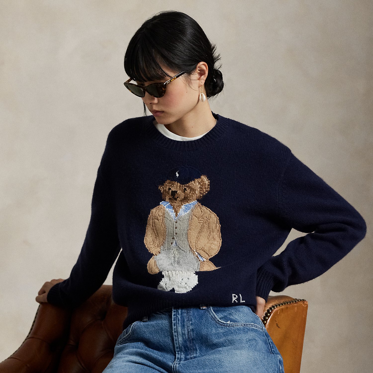 Soft Italian wool and cashmere come together in this crewneck jumper, which showcases an intarsia-knit and embroidered rendering of the Polo Bear donning a signature Ralph Lauren Lauren look.