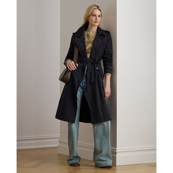 With a double-breasted silhouette, a belted waist and buttoned shoulder epaulets, this trench coat is a time-honoured wardrobe staple. “Lauren Ralph Lauren Lauren”-engraved horn-effect buttons add signature style, while a water-resistant cotton-blend shell will keep you dry.