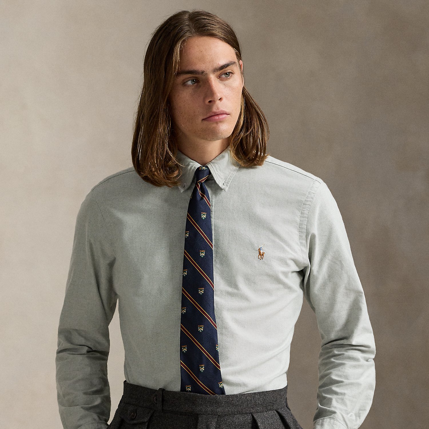 The oxford shirt made its debut at the beginning of the Ralph Lauren Lauren brand, and since then, it has solidified its status as a pillar of the Polo look. Today, Mr Lauren continues to design countless variations of his iconic shirt, including this trim version, which is finished with our signature Pony.