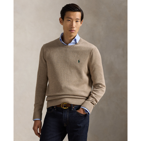 This crewneck jumper will keep you comfortably warm thanks to its soft, breathable cotton.