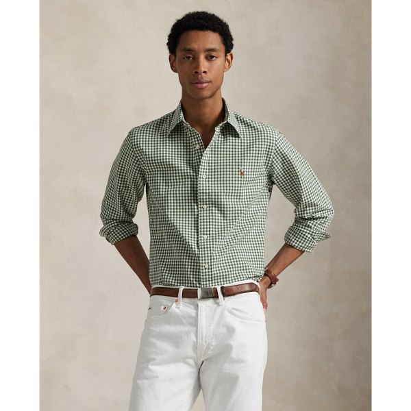 The oxford shirt made its debut very early in  Ralph Lauren Lauren’s designs, and since then, it has solidified its status as a pillar of the Polo look. Our fabric is developed with a secret wash, giving it instant character, ease and a heathered softness – what we refer to as "the perfect rumple". The formula is so unique that it's been kept in a safe for more than three decades. Today, Mr Lauren continues to create countless variations of his iconic shirt, including this trim version, which is embroidered with our multicoloured signature Pony.