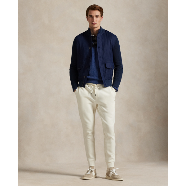 Smooth double-knit fabric gives these trousers a sleek upgrade, making them a modern addition to your wardrobe.