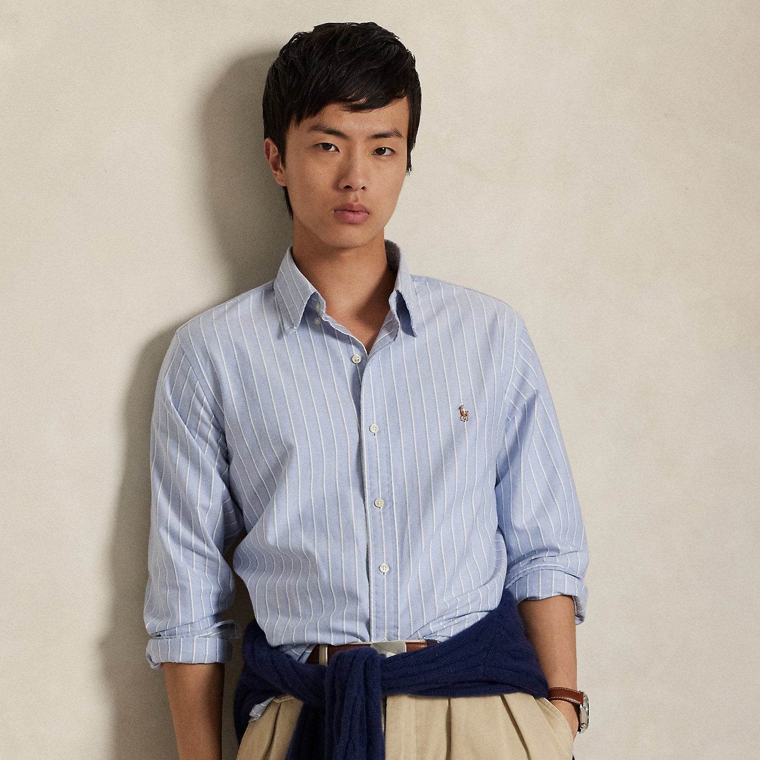 The oxford shirt made its debut at the beginning of the Ralph Lauren Lauren brand, and since then it has solidified its status as a pillar of the Polo look. Today, Mr Lauren continues to design countless variations of his iconic shirt, including this Custom Fit striped version that is finished with our multicoloured signature Pony.