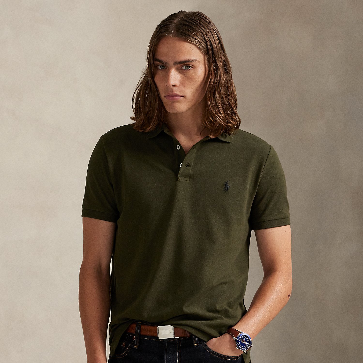 An American style standard since 1972, the Polo shirt has been imitated but never matched. Over the decades, Ralph Lauren Lauren has re-imagined his signature style in a wide array of colours and fits, yet all retain the quality and attention to detail of the iconic original. This version includes a hint of stretch, allowing for unparalleled comfort and ease of movement. It is finished with genuine mother-of-pearl buttons on the placket.