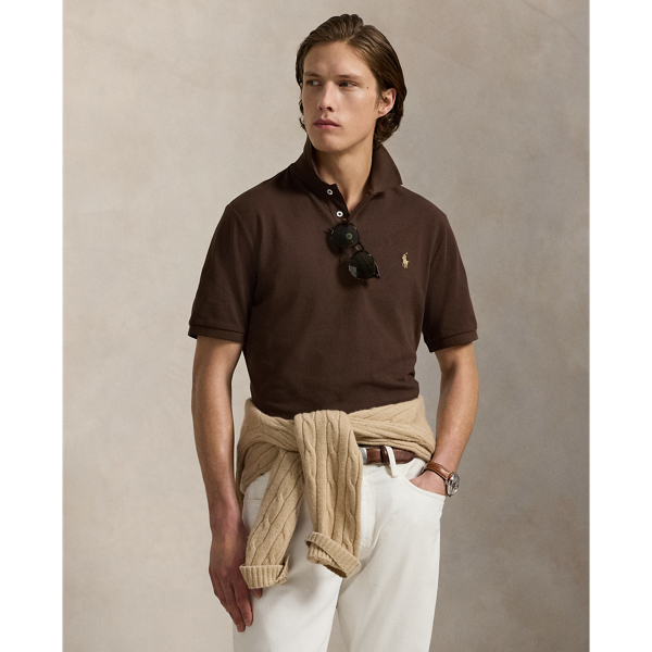 An American style standard since 1972, the Polo shirt has been imitated but never matched. Over the decades, Ralph Lauren Lauren has re-imagined his signature style in a wide array of colours and fits, yet all retain the quality and attention to detail of the iconic original. This version includes a hint of stretch, allowing for unparalleled comfort and ease of movement. It is finished with genuine mother-of-pearl buttons on the placket.