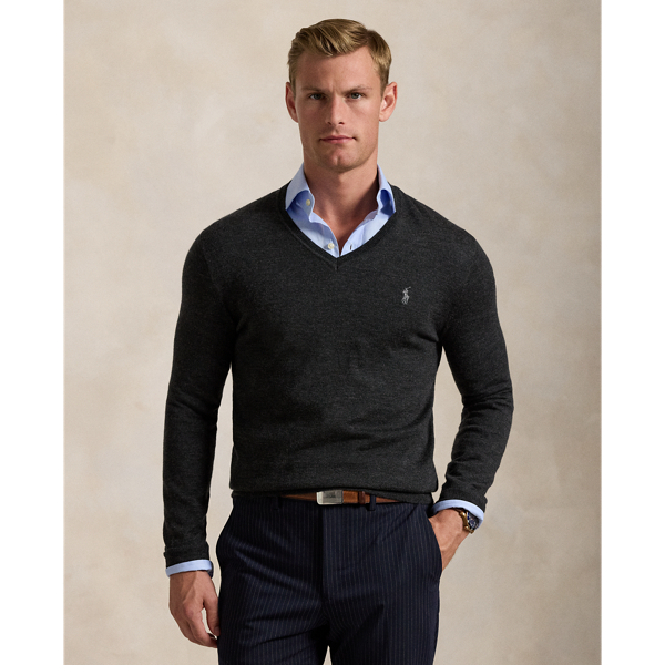 Finished with our signature embroidered Pony, this lightweight jumper is finely knit with wool yarn from Italy that is machine washable and worsted for a smooth texture.