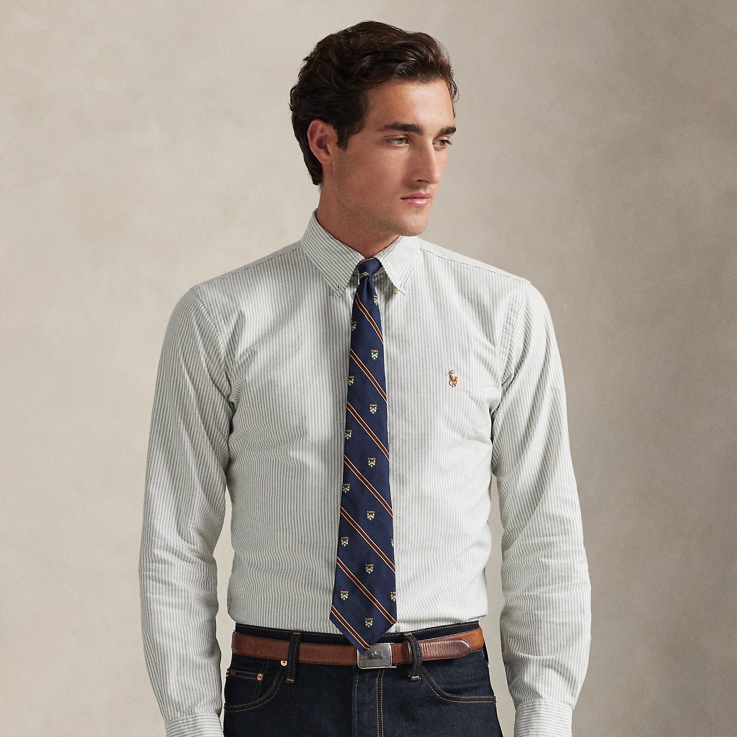The oxford shirt made its debut very early in Ralph Lauren Lauren’s designs, and since then, it has solidified its status as a pillar of the Polo look. Today, Mr Lauren continues to create countless variations of his iconic shirt, including this striped version, which is embroidered with our multicoloured signature Pony.