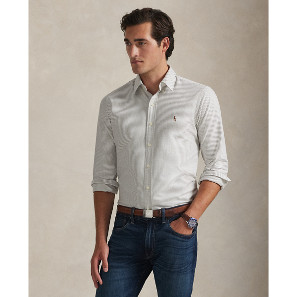 The oxford shirt made its debut very early in Ralph Lauren Lauren’s designs, and since then, it has solidified its status as a pillar of the Polo look. Today, Mr Lauren continues to create countless variations of his iconic shirt, including this striped version, which is embroidered with our multicoloured signature Pony.