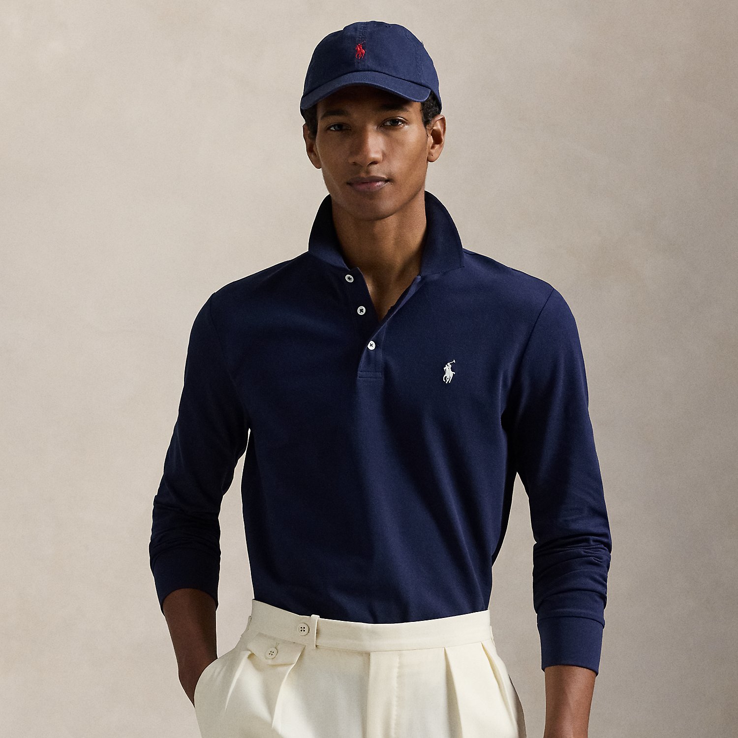 An American style standard since 1972, the Polo shirt has been imitated but never matched. Over the decades, Ralph Lauren Lauren has re-imagined his signature style in a wide array of colours and fits, yet all retain the quality and attention to detail of the iconic original. This version includes a hint of stretch, allowing for unparalleled ease of movement and comfort.