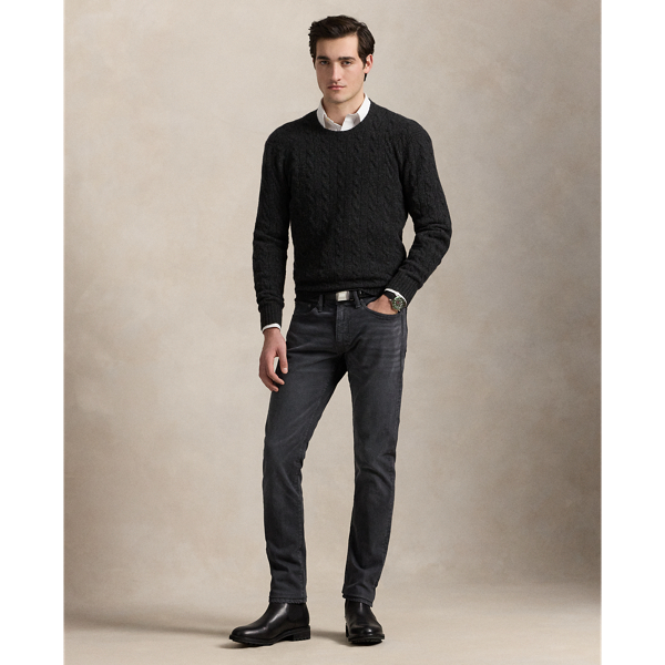 The slim-leg Sullivan features a regular rise and a trim fit through the seat, thigh and knee. This version combines cotton with a hint of stretch for ease of movement. It features our signature embroidered Pony on the back pocket.