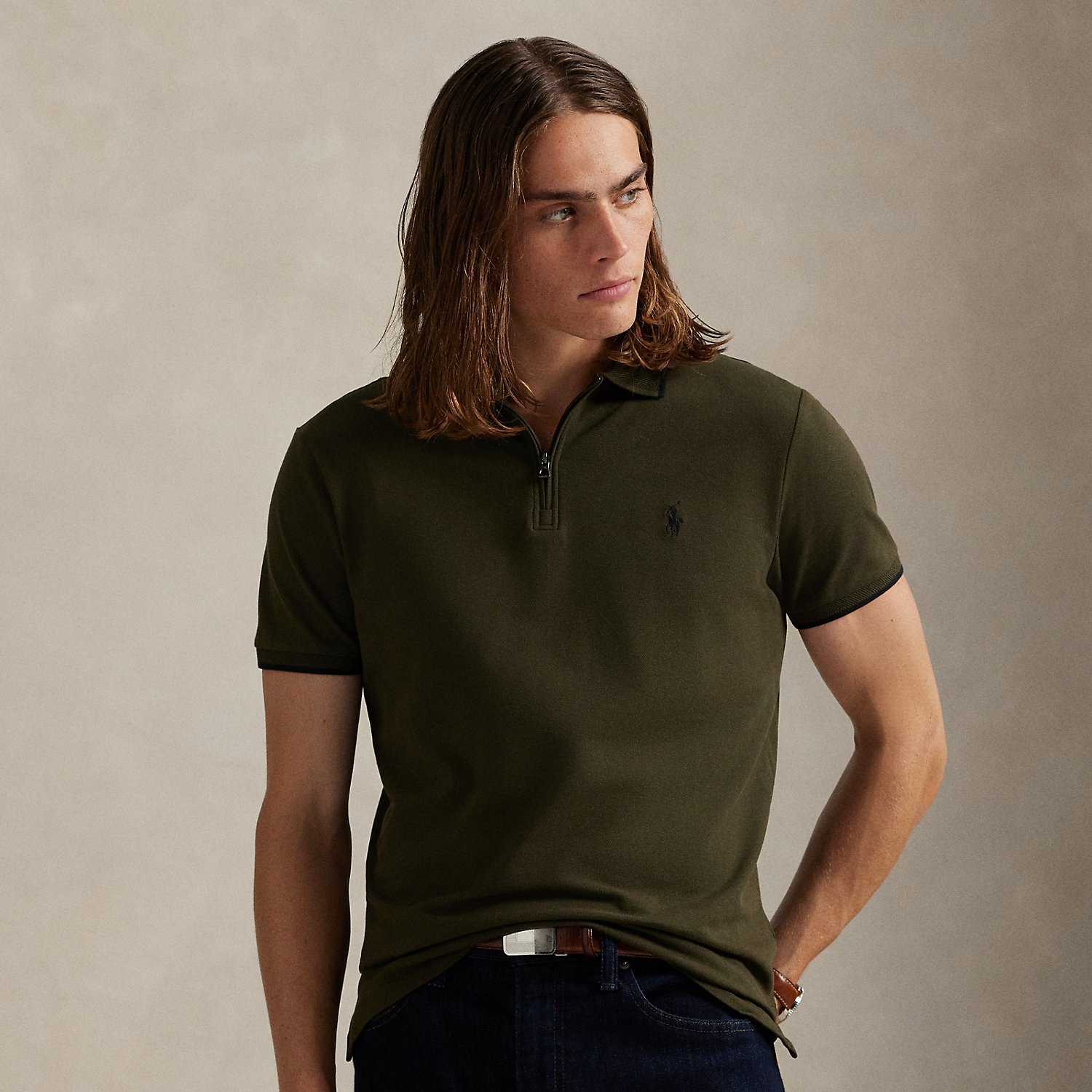 An American style standard since 1972, the Polo shirt has been imitated but never matched. Over the decades, Ralph Lauren Lauren has reimagined his signature style in a wide array of colours and fits, yet all retain the quality and attention to detail of the iconic original. This textured version includes a hint of stretch, allowing for unparalleled ease of movement and comfort.