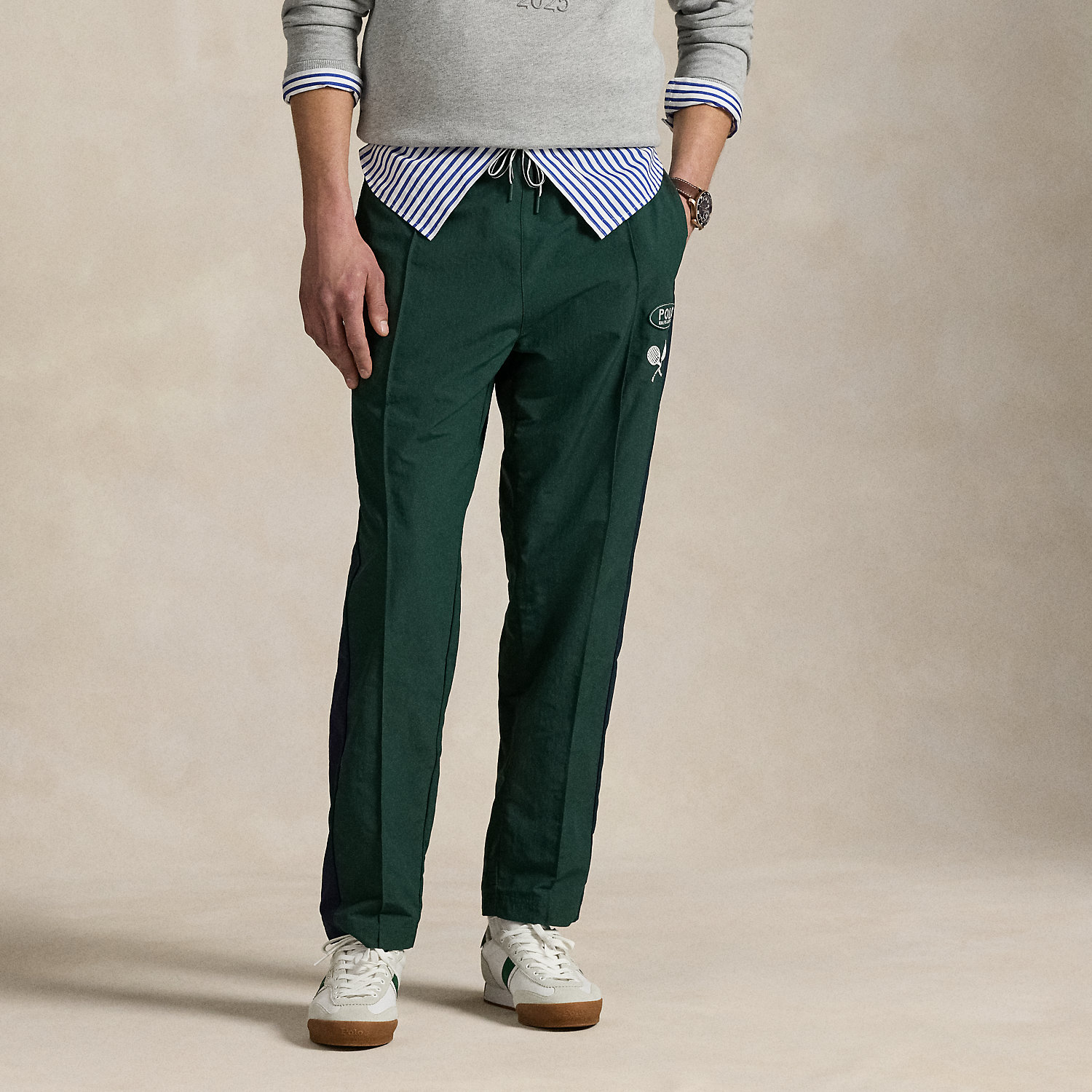 Part of our collection celebrating Wimbledon 2025, these unisex trousers feature a "Polo Ralph Lauren Lauren" patch, the tournament's logo and tennis-inspired embroidery. They are crafted from water-repellent ripstop and fully lined with breathable mesh for optimal ventilation.