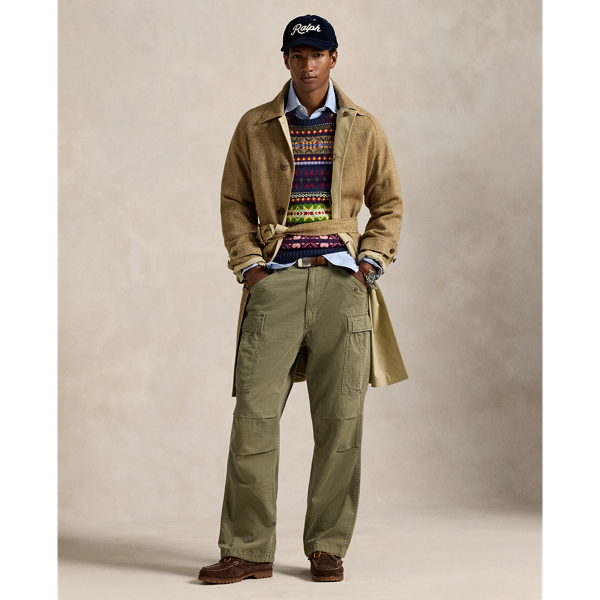 These cotton twill trousers combine a classic utilitarian silhouette with our iconic Big Fit from the '90s. They are crafted with authentic vintage details, including interior and exterior buttons for braces, side adjusters, and darted pleating at the knees.