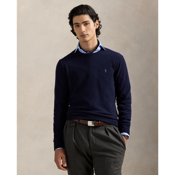 A timeless layering piece, this crewneck jumper is crafted with fine-gauge wool yarn from Italy.