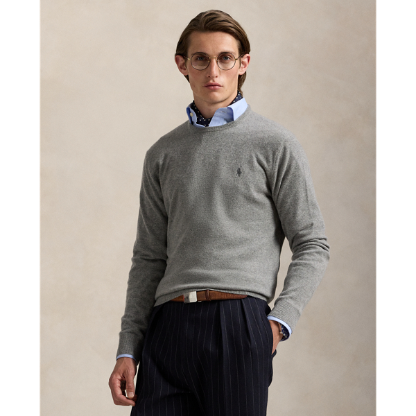 A timeless layering piece, this crewneck jumper is crafted with fine-gauge wool yarn from Italy.
