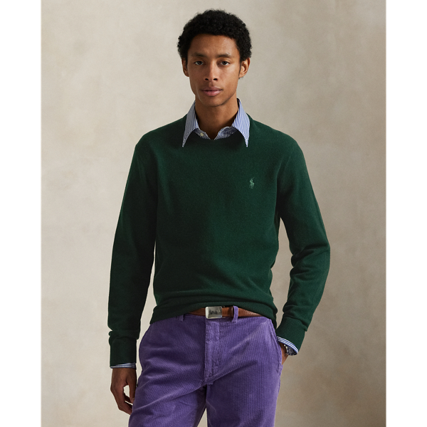 A timeless layering piece, this crewneck jumper is crafted with fine-gauge wool yarn from Italy.
