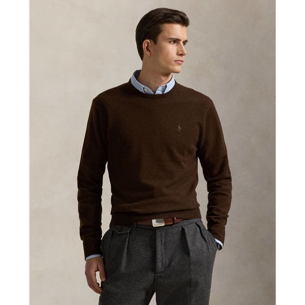A timeless layering piece, this crewneck jumper is crafted with fine-gauge wool yarn from Italy.