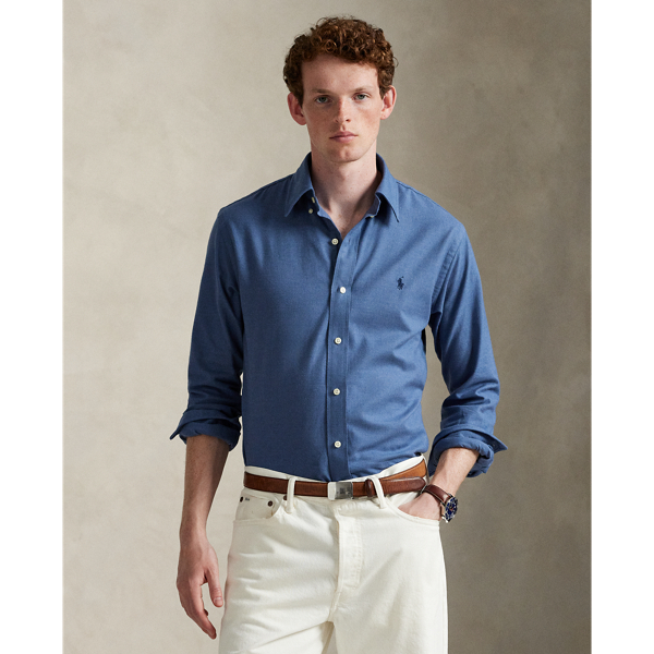 This lightweight shirt is crafted with an innovative, brushed cotton-blend fabric that is both stretchy and ultrasoft. It also wicks away moisture to help keep you cool and comfortable throughout the day.