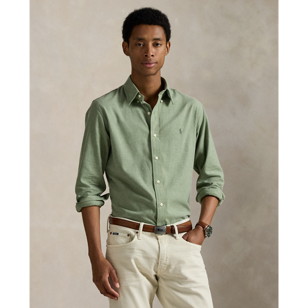 This lightweight shirt is crafted with an innovative, brushed cotton-blend fabric that is both stretchy and ultrasoft. It also wicks away moisture to help keep you cool and comfortable throughout the day.