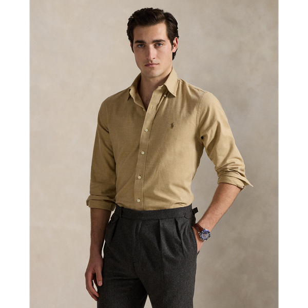 This lightweight shirt is crafted with an innovative, brushed cotton-blend fabric that is both stretchy and ultrasoft. It also wicks away moisture to help keep you cool and comfortable throughout the day.