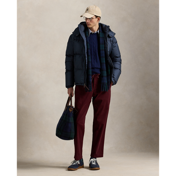 These stretch twill trousers feature a unique convertible construction, which allows the drawstring on the waist to be worn either on the inside or the outside. A garment dye treatment provides tonal variation, while our iconic embroidered Pony gives them a signature Polo finish.