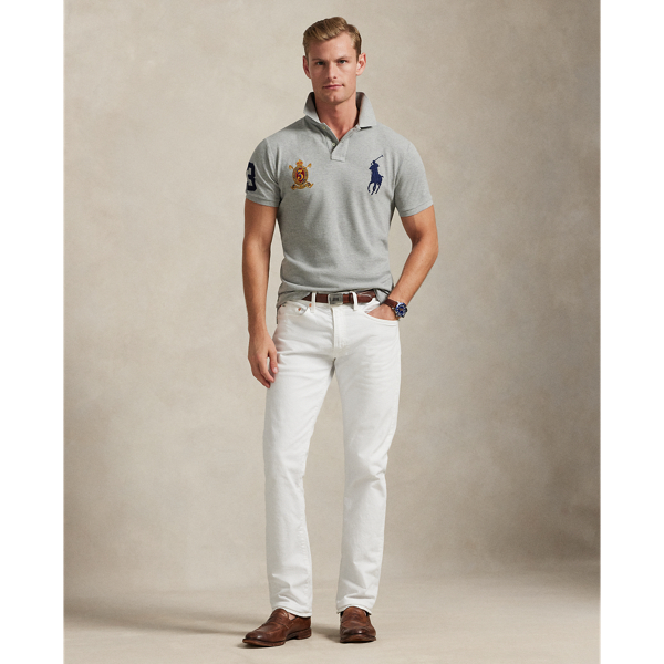 An American style standard since 1972, the Polo shirt has been imitated but never matched. Over the decades, Ralph Lauren Lauren has reimagined his signature style in a wide array of colours and fits, yet all retain the quality and attention to detail of the iconic original. This version features our Big Pony, a crest and a "3" patch – nodding to the number typically worn by a polo team's strongest player.