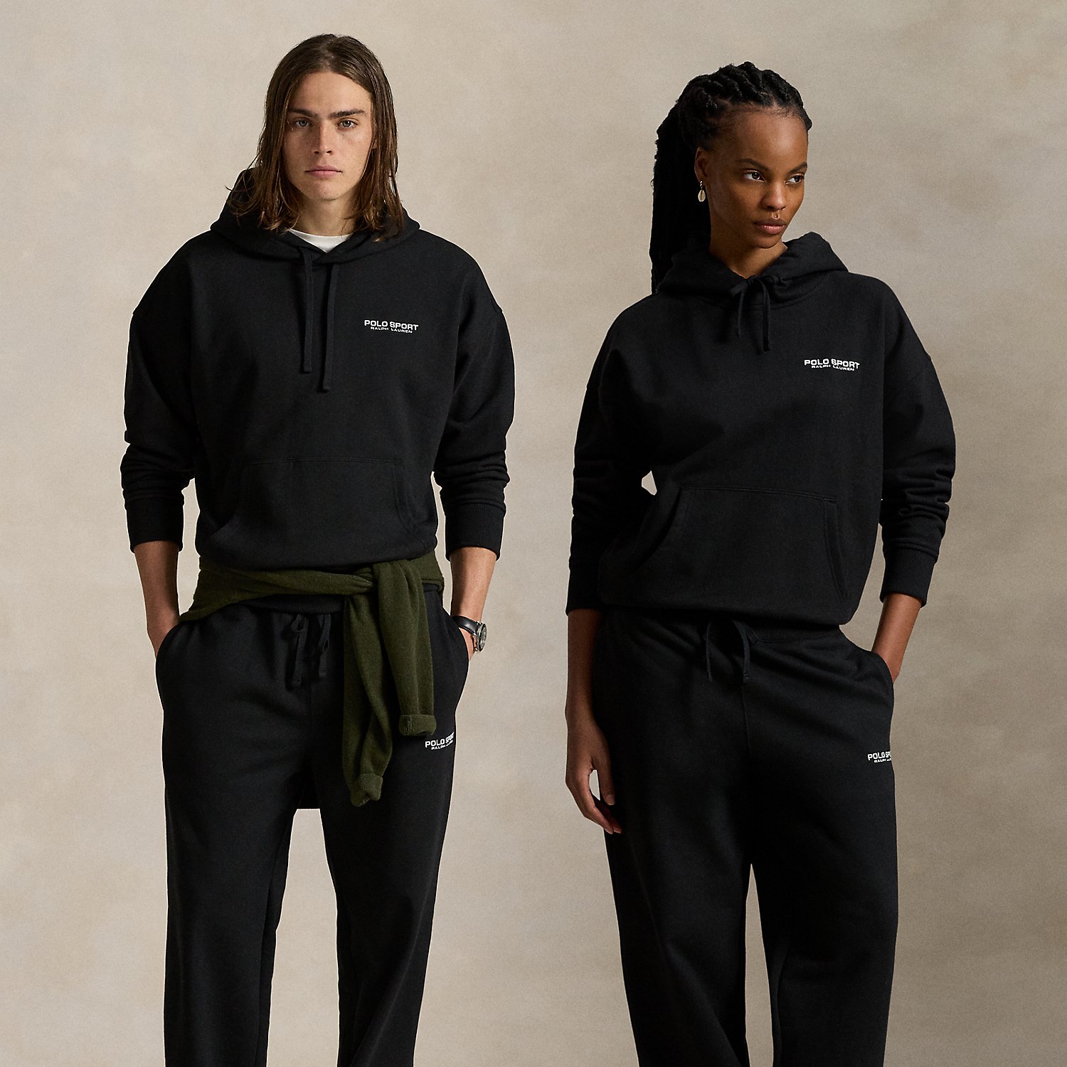 This unisex hoodie is crafted with heavyweight cotton-blend fleece and rendered in a comfortable, relaxed fit. It features two iterations of our iconic Polo Sport logo – one is embroidered at the front and the other is printed at the back.