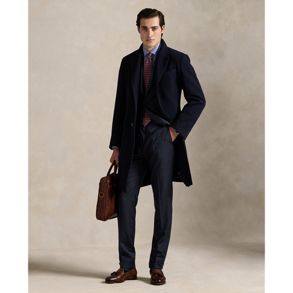 This classic topcoat is crafted from a lightweight melton cloth that includes wool for extra warmth.