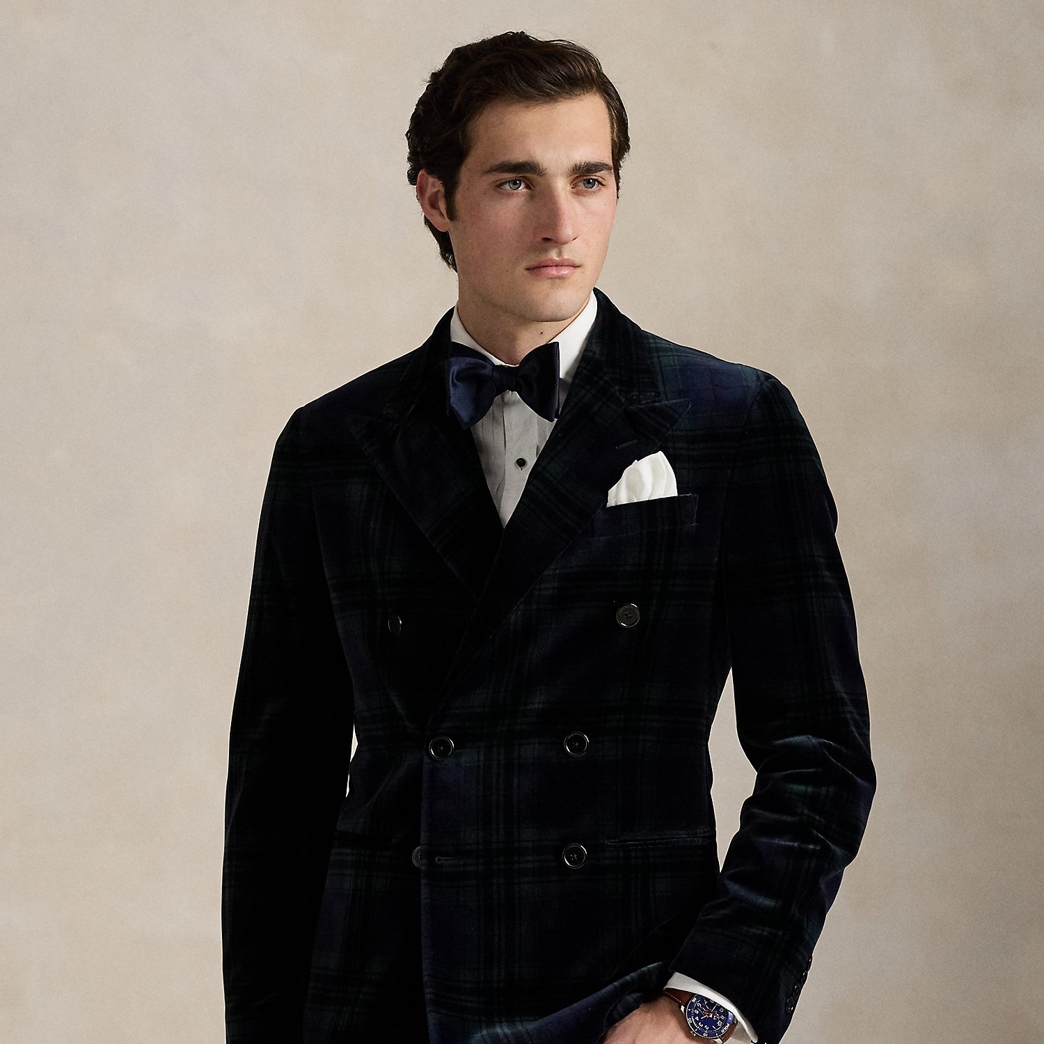 Our Polo jacket offers more structure in the chest and shoulders along with full lining. This version's brushed cotton fabric was custom-developed with Pontoglio, an esteemed Italian mill that has been specialising in velvet for more than a century. Beautifully tailored in Italy, it is printed with a classic plaid pattern that draws inspiration from traditional Scottish motifs.